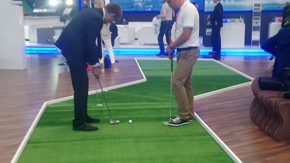 Роскошь РМК, тусовка ЧТПЗ и урбан-лавки. Каким Южный Урал выглядит на «Иннопроме» 3 Роскошь РМК, тусовка ЧТПЗ и урбан-лавки. Каким Южный Урал выглядит на «Иннопроме» 3