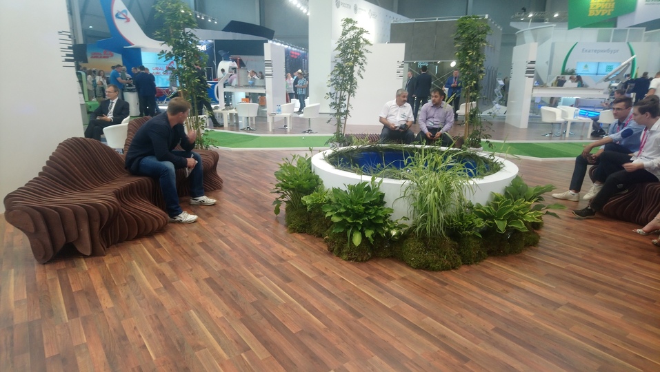 Роскошь РМК, тусовка ЧТПЗ и урбан-лавки. Каким Южный Урал выглядит на «Иннопроме» 2 Роскошь РМК, тусовка ЧТПЗ и урбан-лавки. Каким Южный Урал выглядит на «Иннопроме» 2