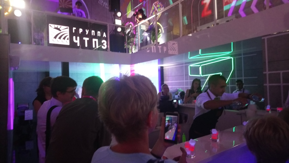 Роскошь РМК, тусовка ЧТПЗ и урбан-лавки. Каким Южный Урал выглядит на «Иннопроме» 14 Роскошь РМК, тусовка ЧТПЗ и урбан-лавки. Каким Южный Урал выглядит на «Иннопроме» 14