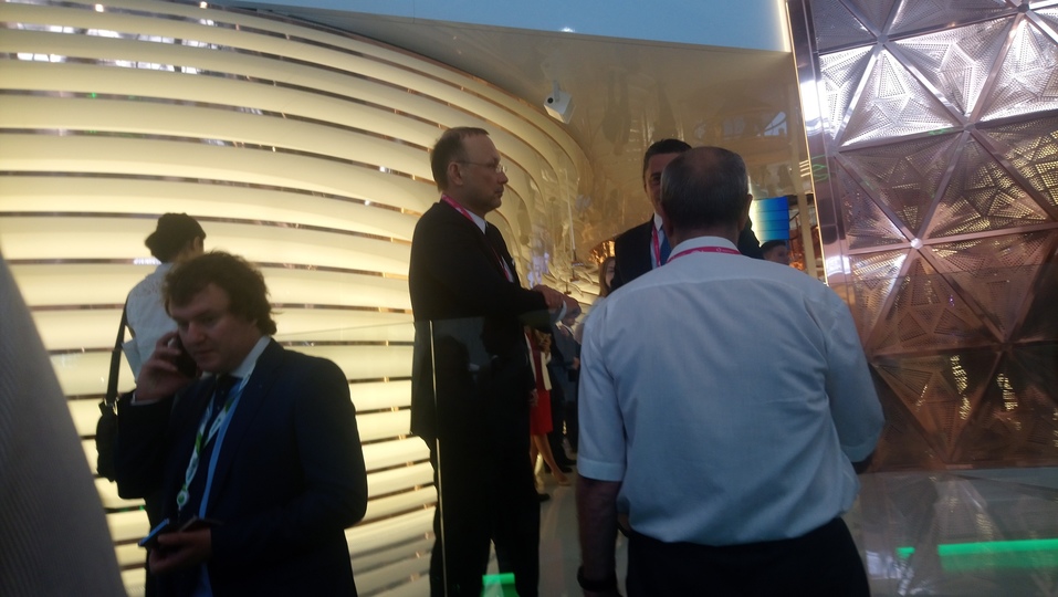 Роскошь РМК, тусовка ЧТПЗ и урбан-лавки. Каким Южный Урал выглядит на «Иннопроме» 8 Роскошь РМК, тусовка ЧТПЗ и урбан-лавки. Каким Южный Урал выглядит на «Иннопроме» 8