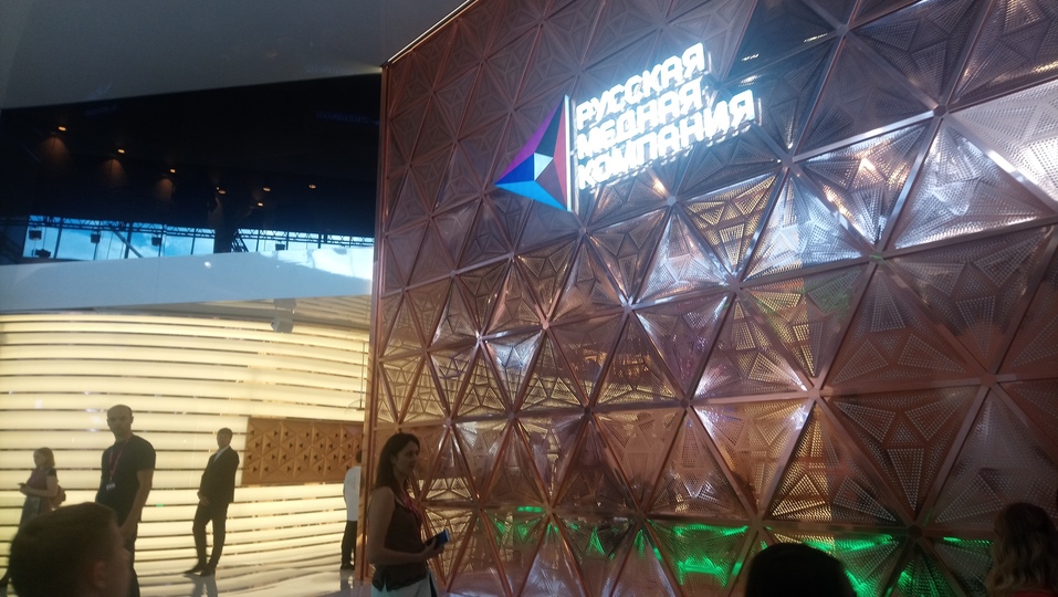 Роскошь РМК, тусовка ЧТПЗ и урбан-лавки. Каким Южный Урал выглядит на «Иннопроме» 10 Роскошь РМК, тусовка ЧТПЗ и урбан-лавки. Каким Южный Урал выглядит на «Иннопроме» 10