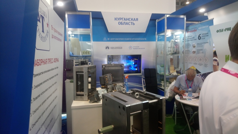 Роскошь РМК, тусовка ЧТПЗ и урбан-лавки. Каким Южный Урал выглядит на «Иннопроме» 17 Роскошь РМК, тусовка ЧТПЗ и урбан-лавки. Каким Южный Урал выглядит на «Иннопроме» 17