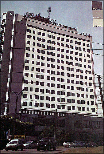 Здание гостиницы «АМАКС Сити отель» на Предмостной в Красноярске перекрасят 1