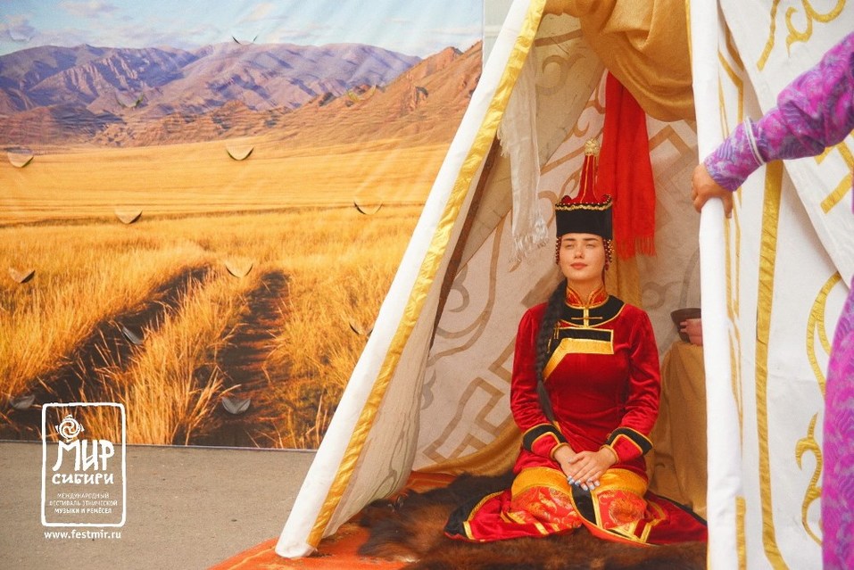 Драйв и дзен в Шушенском: зачем 30 тысяч человек поехали в глубинку
9 Драйв и дзен в Шушенском: зачем 30 тысяч человек поехали в глубинку
9