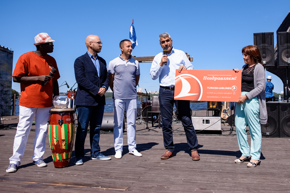 Барбекю, коктейли, лето: БКС принес в Екатеринбург кубинскую жару. ФОТОРЕПОРТАЖ 4 Барбекю, коктейли, лето: БКС принес в Екатеринбург кубинскую жару. ФОТОРЕПОРТАЖ 4