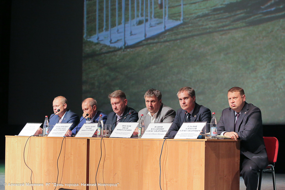 Маршрутная сеть, дороги, ветхий фонд. О чем говорил мэр Нижнего Новгорода с горожанами
2 Маршрутная сеть, дороги, ветхий фонд. О чем говорил мэр Нижнего Новгорода с горожанами
2