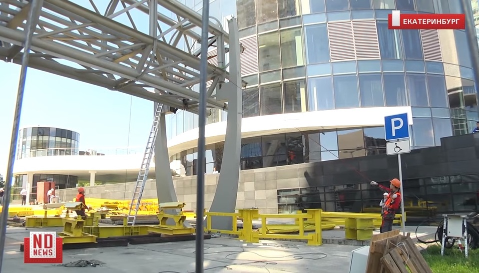 Башню «Исеть» и отель «Хаятт» соединит навесной мост 1 Башню «Исеть» и отель «Хаятт» соединит навесной мост 1