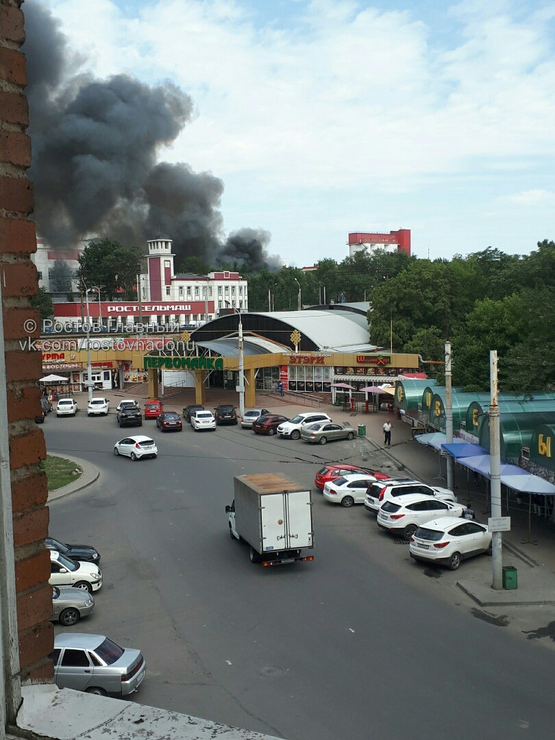 Около завода "Ростсельмаш" в Ростове произошел крупный пожар 1 Около завода "Ростсельмаш" в Ростове произошел крупный пожар 1