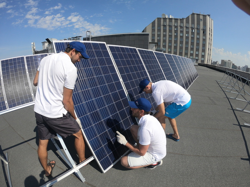 На крыше «Кроноса» протестировали самую крупную солнечную электростанцию в Новосибирске 1 На крыше «Кроноса» протестировали самую крупную солнечную электростанцию в Новосибирске 1