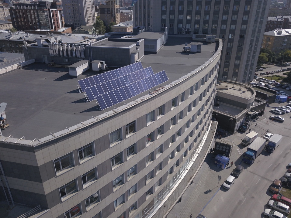 На крыше «Кроноса» протестировали самую крупную солнечную электростанцию в Новосибирске 2 На крыше «Кроноса» протестировали самую крупную солнечную электростанцию в Новосибирске 2