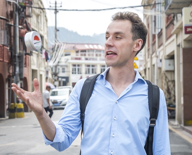 «Пока что я шарлатан». Как чайный гуру стал лечить бизнесменов от депрессии и аллергии 1 «Пока что я шарлатан». Как чайный гуру стал лечить бизнесменов от депрессии и аллергии 1