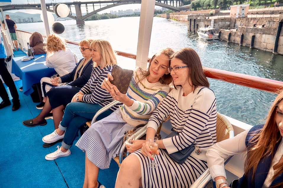 В Красноярске прошла речная прогулка «She's Mercedes» 1 В Красноярске прошла речная прогулка «She's Mercedes» 1