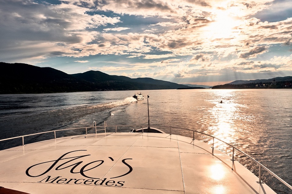 В Красноярске прошла речная прогулка «She's Mercedes» 2 В Красноярске прошла речная прогулка «She's Mercedes» 2