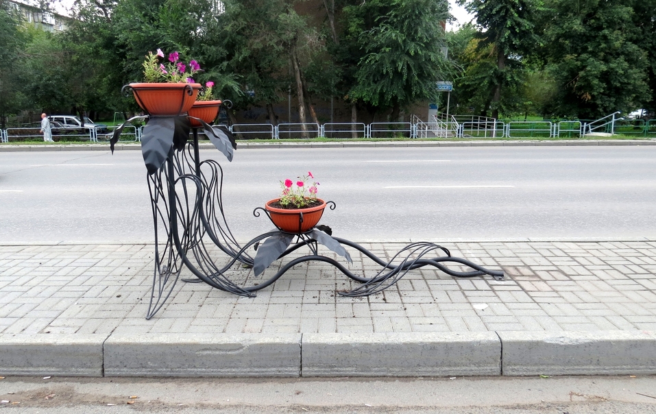 «Металл-база» украсила улицы Челябинска коваными вазонами 1 «Металл-база» украсила улицы Челябинска коваными вазонами 1