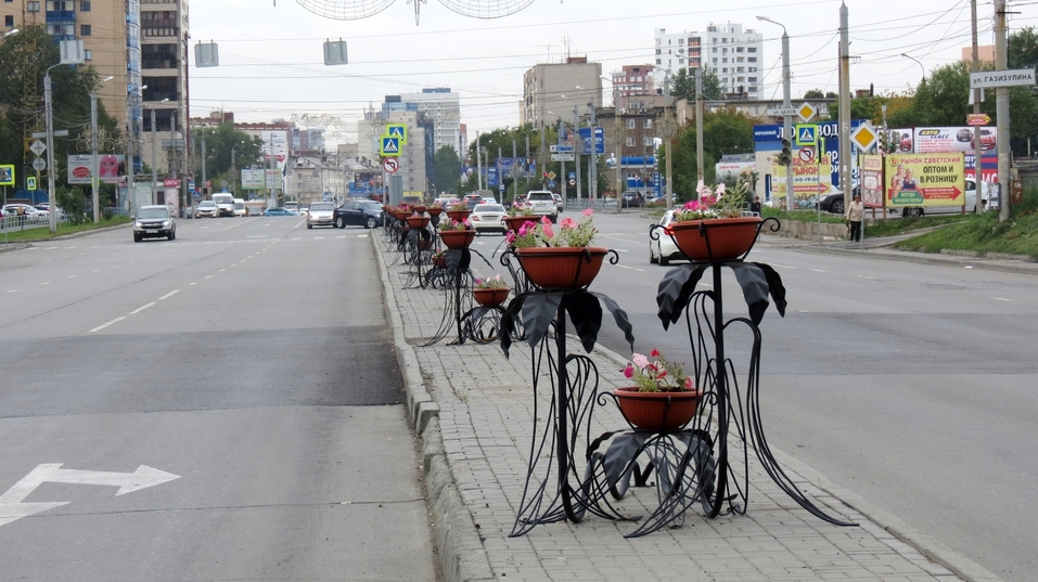 «Металл-база» украсила улицы Челябинска коваными вазонами 2 «Металл-база» украсила улицы Челябинска коваными вазонами 2