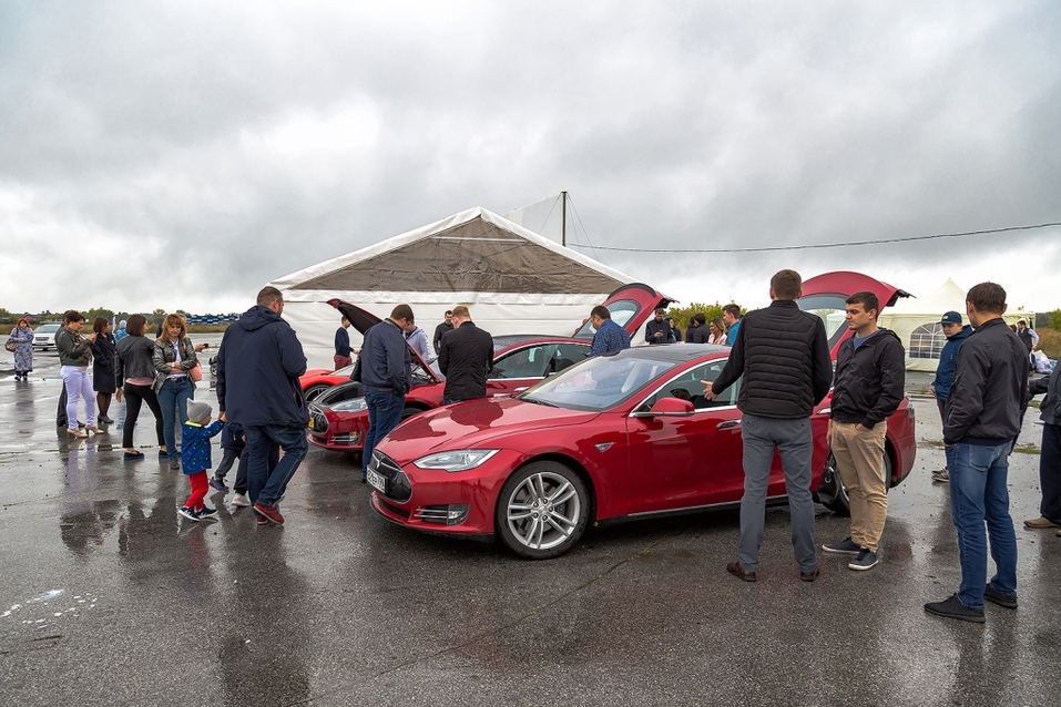 Tesla «Фридом Финанс» прошла тест-драйв в Новосибирске 2 Tesla «Фридом Финанс» прошла тест-драйв в Новосибирске 2