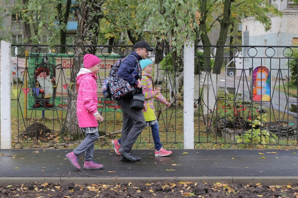 Иван Носков проверил ход работ по благоустройству квартала в Ленинском районе города 2 Иван Носков проверил ход работ по благоустройству квартала в Ленинском районе города 2