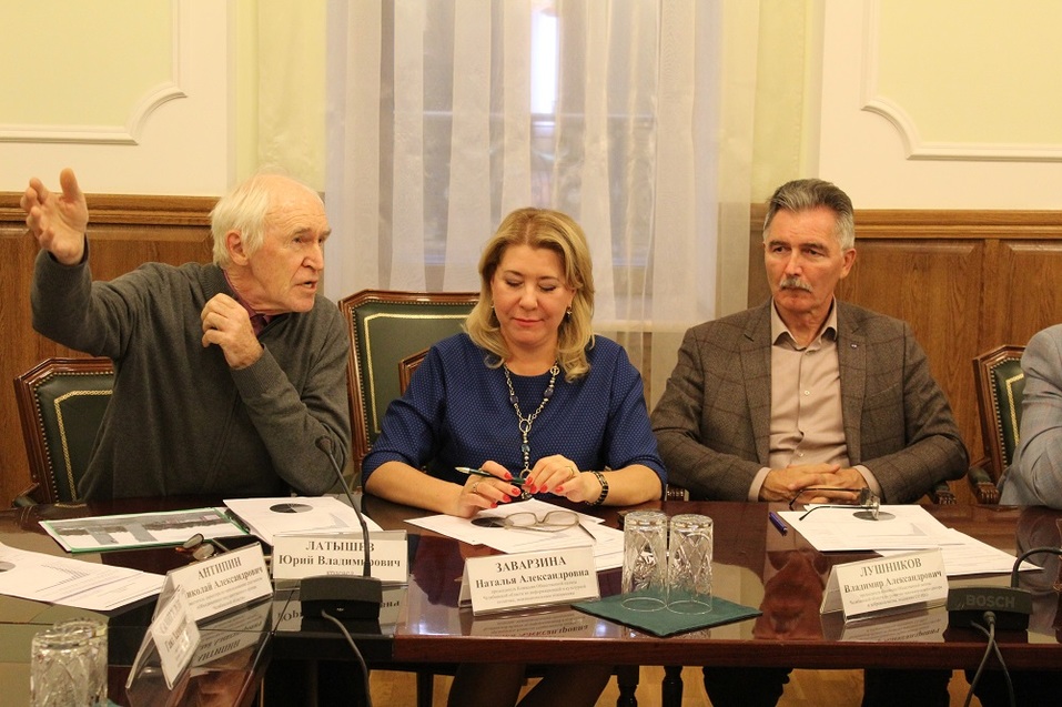 «Курчатов — это исток атомной бомбы». Как спорят о будущем имени аэропорта в Челябинске 2 «Курчатов — это исток атомной бомбы». Как спорят о будущем имени аэропорта в Челябинске 2