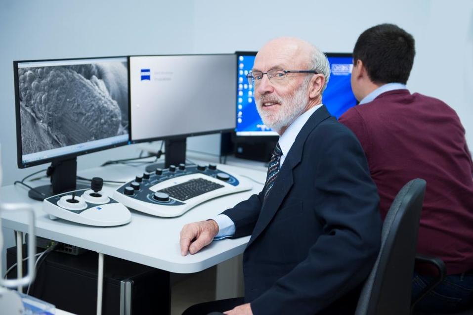 Ученые ДГТУ и профессор Сиднейского университета исследуют биоматериалы для имплантации 2 Ученые ДГТУ и профессор Сиднейского университета исследуют биоматериалы для имплантации 2