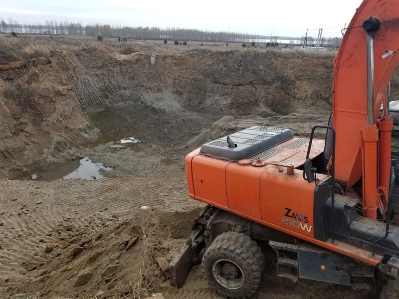 Возле Шершней обнаружили незаконный карьер с мусором 1 Возле Шершней обнаружили незаконный карьер с мусором 1