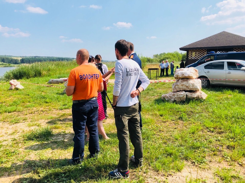 Романтика, помощь людям или бизнес? Почему добровольцы приходят в отряд «Волонтер»
4 Романтика, помощь людям или бизнес? Почему добровольцы приходят в отряд «Волонтер»
4