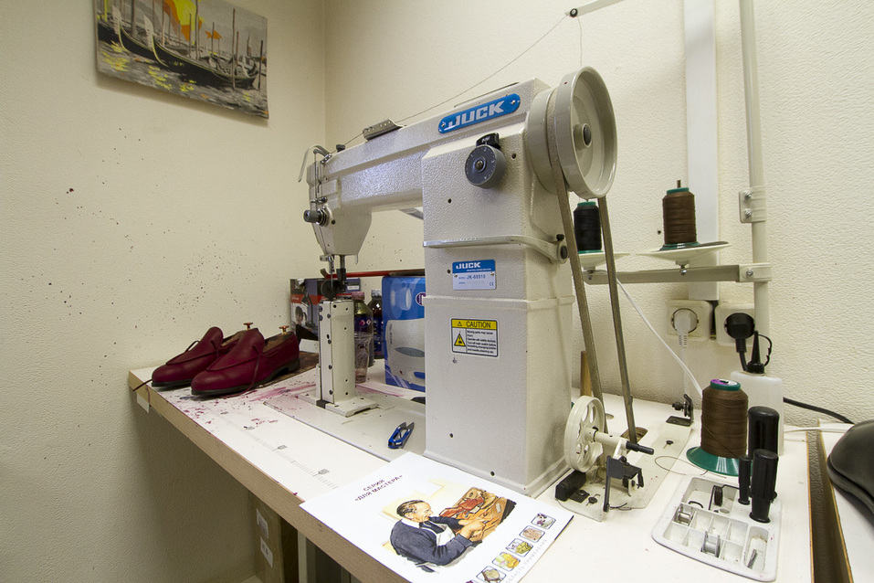 «Какие оксфорды? Наши мужчины до сих пор носят туфли. Спасибо, хоть не с костюмом «Адидас» 9 «Какие оксфорды? Наши мужчины до сих пор носят туфли. Спасибо, хоть не с костюмом «Адидас» 9