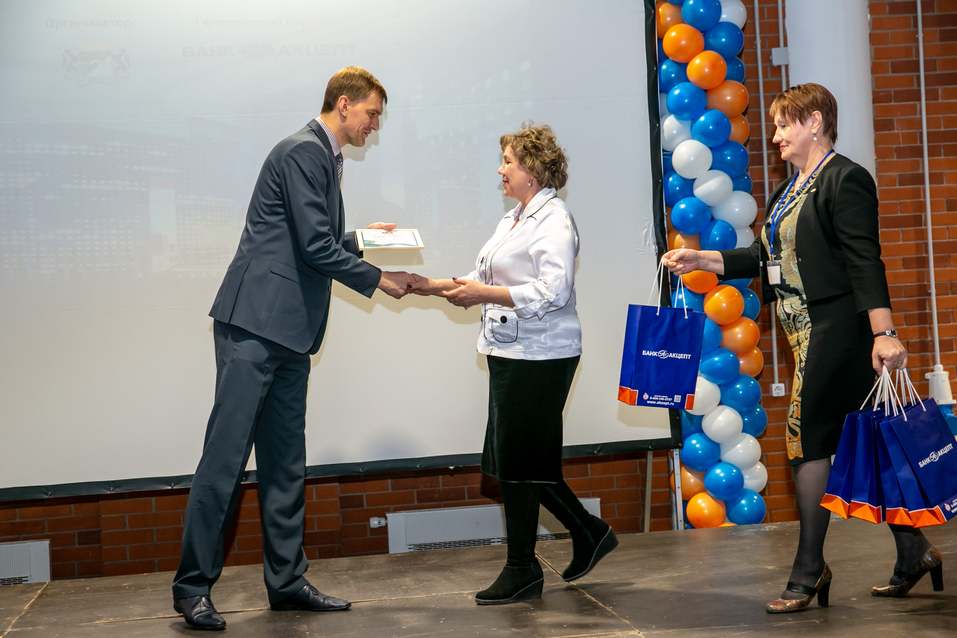 Награждены лучшие малые предприятия Новосибирска
9 Награждены лучшие малые предприятия Новосибирска
9