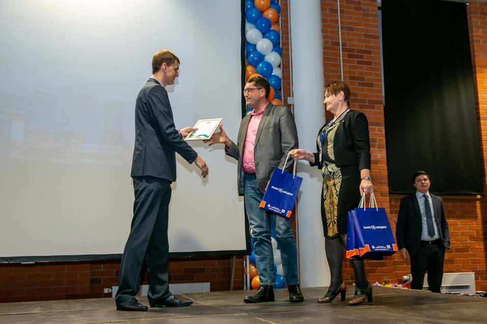 Награждены лучшие малые предприятия Новосибирска
27 Награждены лучшие малые предприятия Новосибирска
27