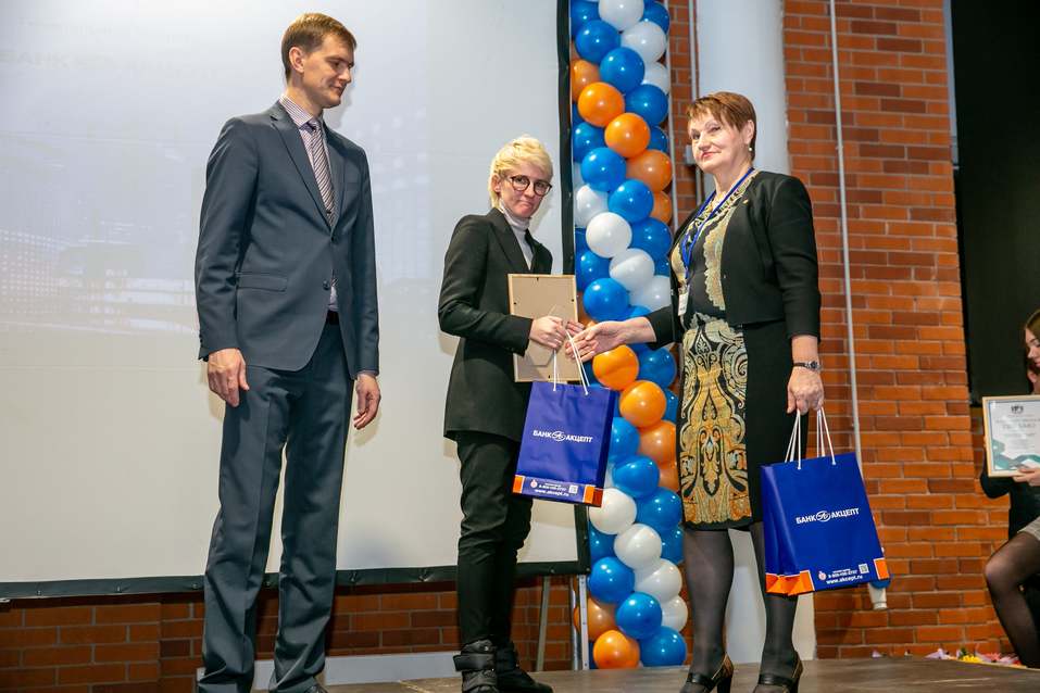 Награждены лучшие малые предприятия Новосибирска
28 Награждены лучшие малые предприятия Новосибирска
28