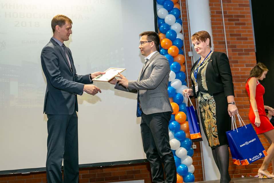 Награждены лучшие малые предприятия Новосибирска
32 Награждены лучшие малые предприятия Новосибирска
32