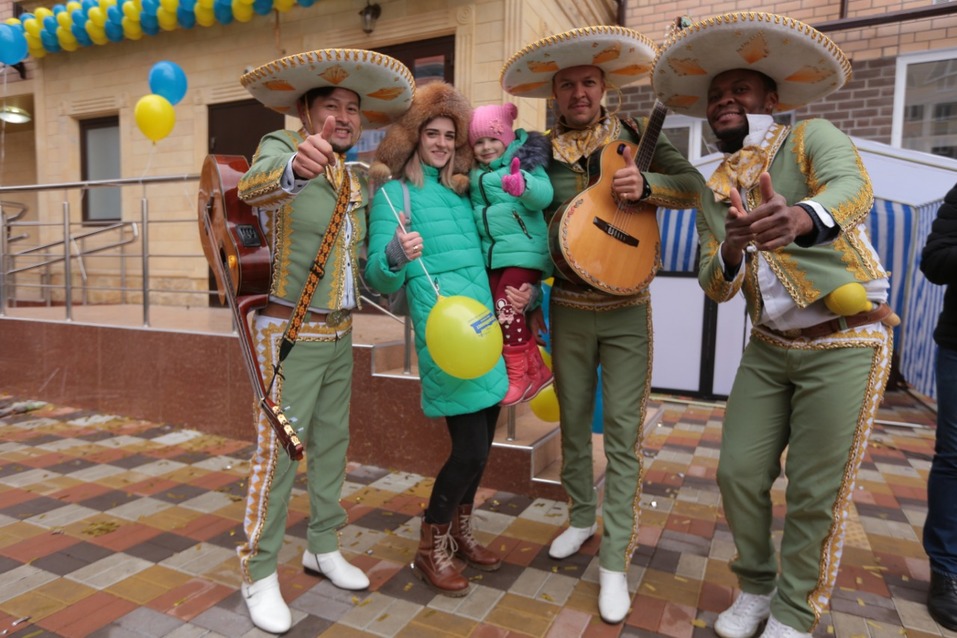 ГК «ЮгСтройИнвест» сдала в эксплуатацию трехмиллионный квадратный метр жилья
1 ГК «ЮгСтройИнвест» сдала в эксплуатацию трехмиллионный квадратный метр жилья
1