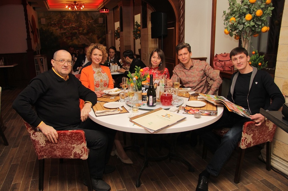 Место встречи - «Деловар». Участники клуба собрались на новогодней вечеринке 1 Место встречи - «Деловар». Участники клуба собрались на новогодней вечеринке 1