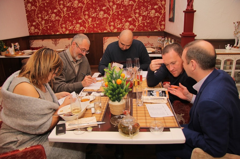 Место встречи - «Деловар». Участники клуба собрались на новогодней вечеринке 2 Место встречи - «Деловар». Участники клуба собрались на новогодней вечеринке 2