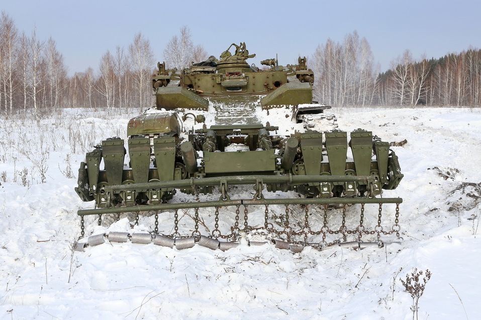 Суровость зашкаливает: челябинские тракторы смогут преодолевать минные поля 2 Суровость зашкаливает: челябинские тракторы смогут преодолевать минные поля 2