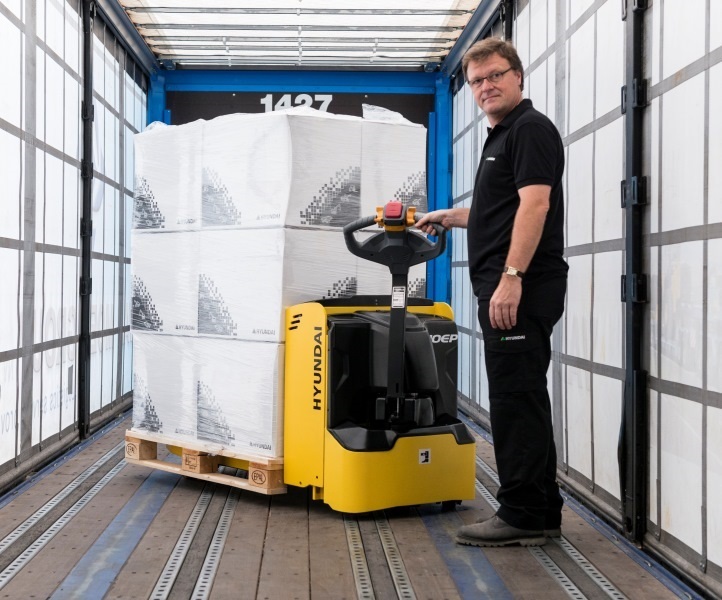 В Челябинске открылся дилерский центр складской техники HYUNDAI 4 В Челябинске открылся дилерский центр складской техники HYUNDAI 4