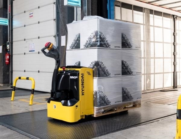 В Челябинске открылся дилерский центр складской техники HYUNDAI 5 В Челябинске открылся дилерский центр складской техники HYUNDAI 5