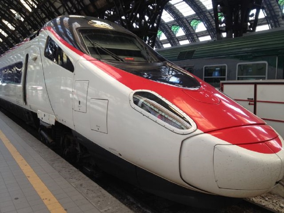 Электровоз сапсан. Поезд москва казань. Маглев пекин. Самый быстрый поезд казань. Всм-1 новый поезд.
