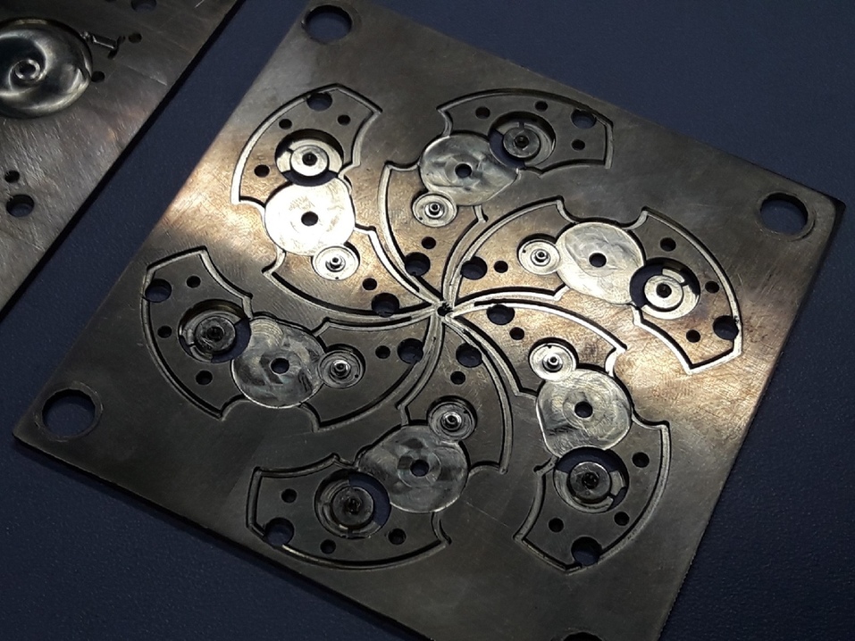 «Надо быть и механиком, и ювелиром»: как на челябинском заводе создают механизмы для часов 3 «Надо быть и механиком, и ювелиром»: как на челябинском заводе создают механизмы для часов 3