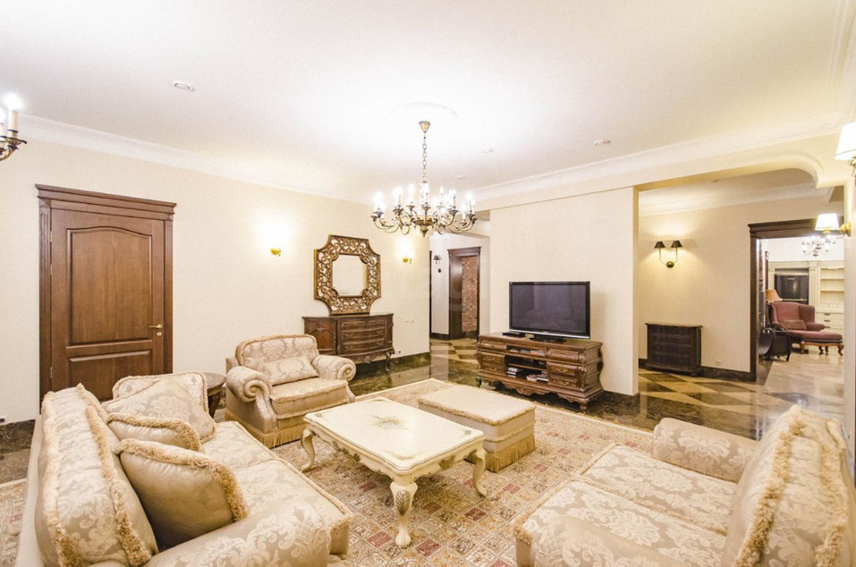 Кто-то важный уезжает. В Екатеринбурге продают роскошный коттедж в элитном поселке 3 Кто-то важный уезжает. В Екатеринбурге продают роскошный коттедж в элитном поселке 3