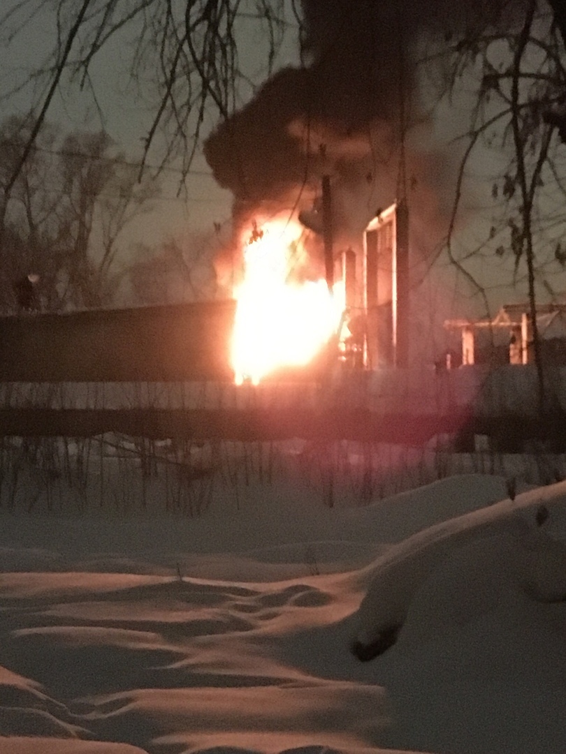 «Взрыв, хлопок, вспышка». В заброшенном цехе «РУМО» случился пожар. Найдут ли виновников? 1 «Взрыв, хлопок, вспышка». В заброшенном цехе «РУМО» случился пожар. Найдут ли виновников? 1