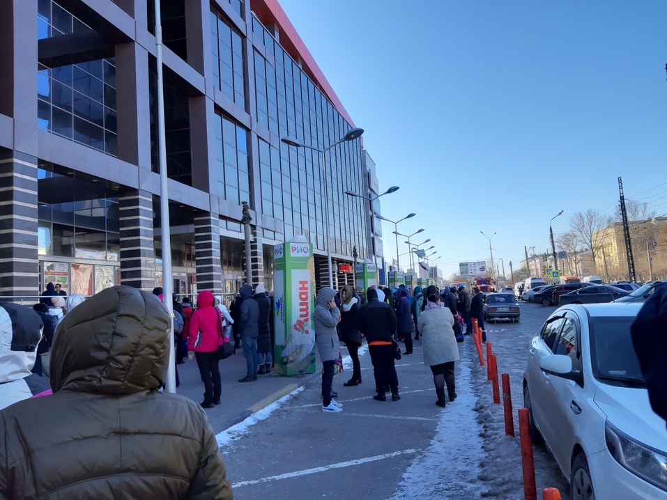 Снова эвакуации. В Нижнем Новгороде поступили сообщения о минировании больниц и ТЦ 1 Снова эвакуации. В Нижнем Новгороде поступили сообщения о минировании больниц и ТЦ 1