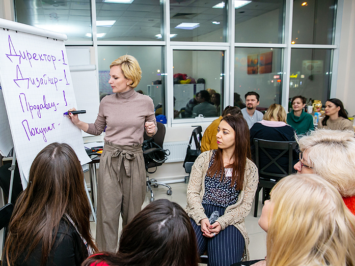 «Покупатели не хотят общаться с «заводной куклой», которая говорит по скриптам» 2 «Покупатели не хотят общаться с «заводной куклой», которая говорит по скриптам» 2