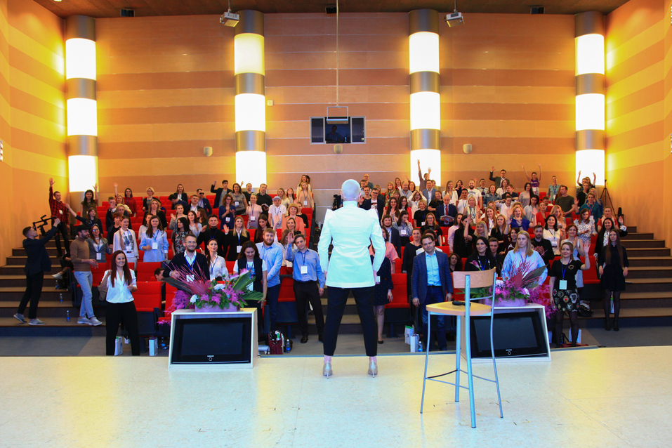 Герман Греф тоже это делает. И вы можете. Создайте свой бренд личности
1 Герман Греф тоже это делает. И вы можете. Создайте свой бренд личности
1