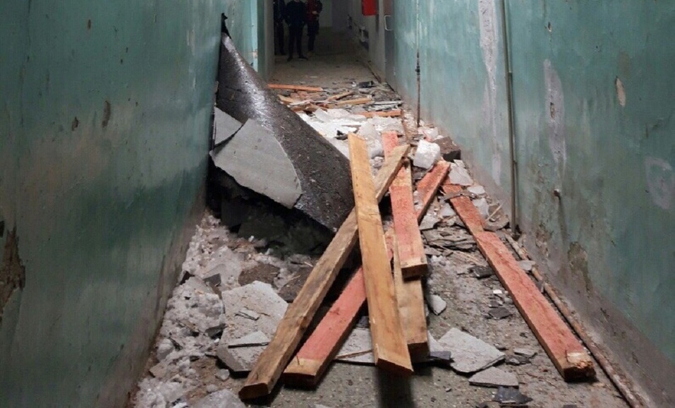 Есть пострадавший. Организована проверка по факту обрушения крыши в учебном заведении
1 Есть пострадавший. Организована проверка по факту обрушения крыши в учебном заведении
1