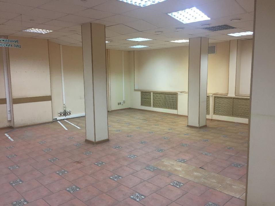 Хоть под «Пятёрочку»: в центре Челябинска выставили на продажу помещение банка 2 Хоть под «Пятёрочку»: в центре Челябинска выставили на продажу помещение банка 2