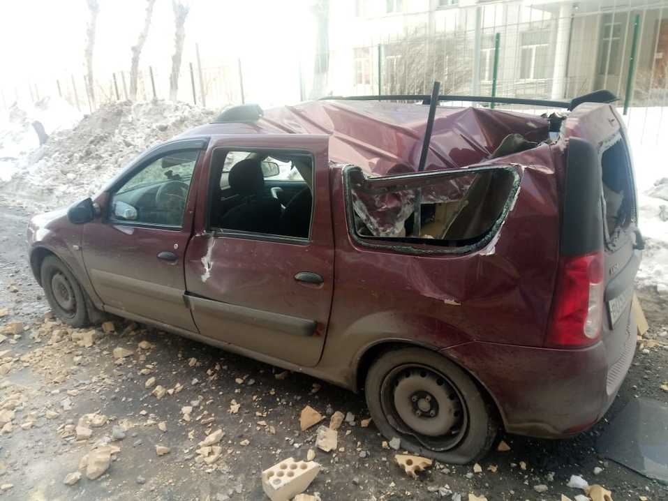 В Екатеринбурге у торжественно сданного долгостроя обвалилась часть стены 1 В Екатеринбурге у торжественно сданного долгостроя обвалилась часть стены 1