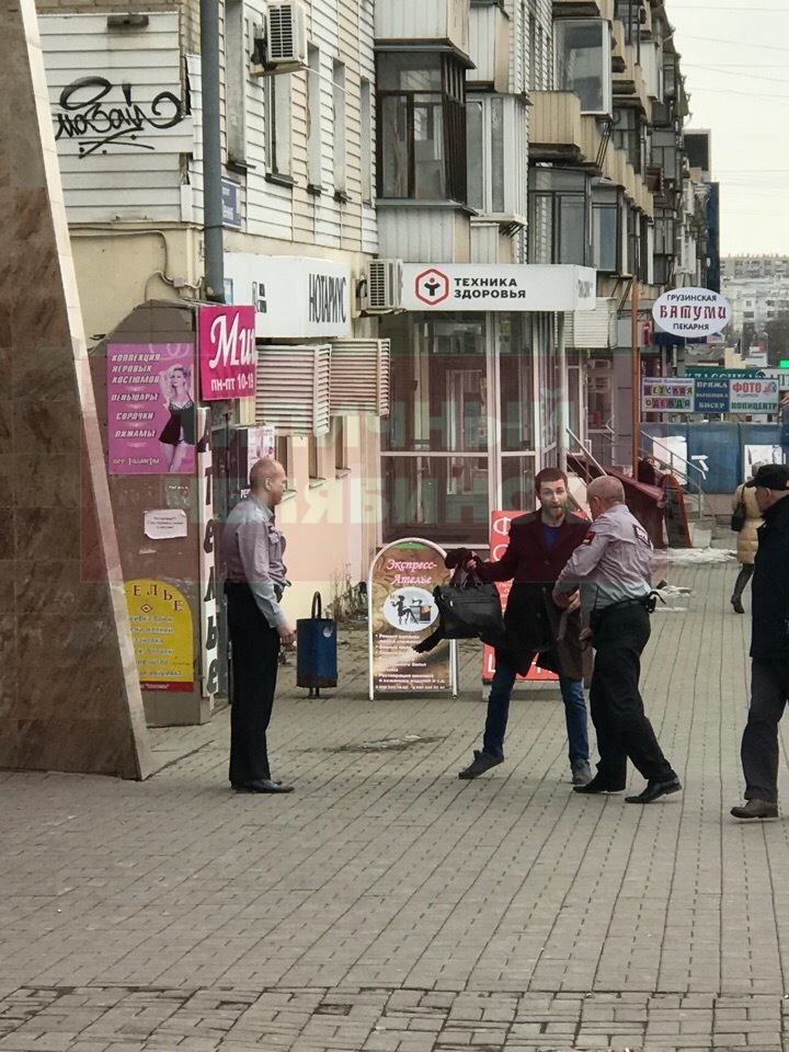 Дебош в Сбербанке челябинец устроил из-за заблокированного счёта 1 Дебош в Сбербанке челябинец устроил из-за заблокированного счёта 1