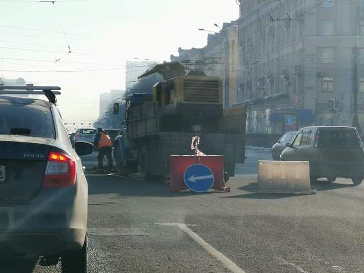 Чистят снег и ремонтируют дороги: Челябинск готовится к приезду нового губернатора 1 Чистят снег и ремонтируют дороги: Челябинск готовится к приезду нового губернатора 1