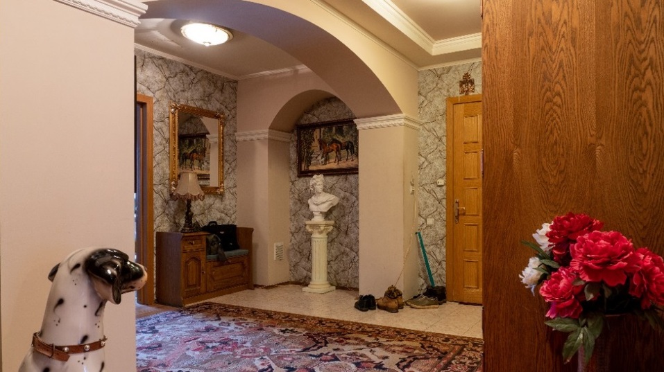 Мини Биг Бен и бюст Аполлона: смотрим, как обустроены самые дорогие квартиры Челябинска 7 Мини Биг Бен и бюст Аполлона: смотрим, как обустроены самые дорогие квартиры Челябинска 7