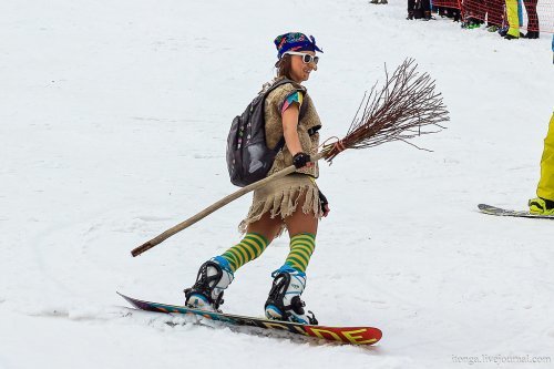 Массовый спуск в купальниках и летних костюмах состоится в ЦАО «Евразия» 6 апреля 1 Массовый спуск в купальниках и летних костюмах состоится в ЦАО «Евразия» 6 апреля 1